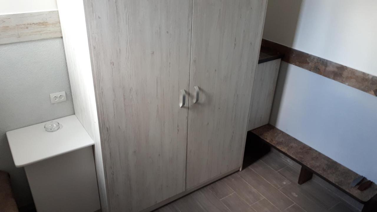 Окремі Номери В Гостьовому Будинку Типу Guest House Kropyvnytskyi Ngoại thất bức ảnh